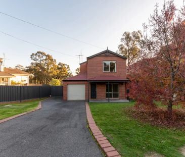 Modern Townhouse with everything you need for a convenient lifestyle. - Photo 3