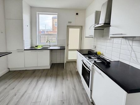 2 bedroom terraced house to rent - Photo 4