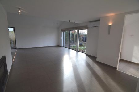 Ruime vrijstaande woning met tuin in het centrum van Vosselaar - Photo 2