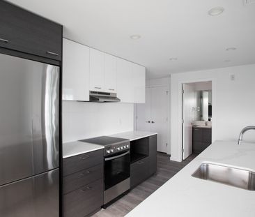 537 Foster Avenue, Coquitlam - Photo 2