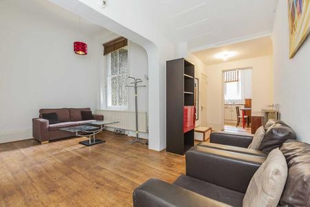 2 bedroom property to let - Photo 2