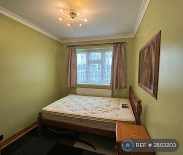 4 bedroom semi-detached house to rent - Photo 1