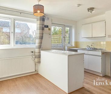 2 bedroom terraced house to rent - Photo 2