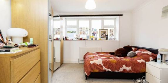 Modern Apartment - Photo 2