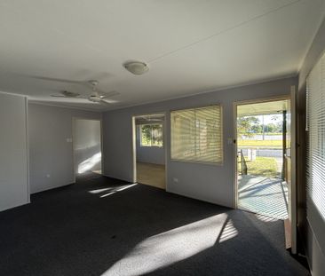 3 BEDROOM HOME - CENTRAL LOCATION! 1 Weeks Free Rent - Photo 3