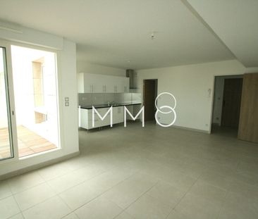 Location Appartement 3 pièces 65m² MARSEILLE 8ème - Photo 1