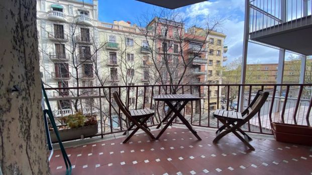 3-bedroom apartment for rent in El Camp de l'Arpa del Clot, bills included. - Photo 1