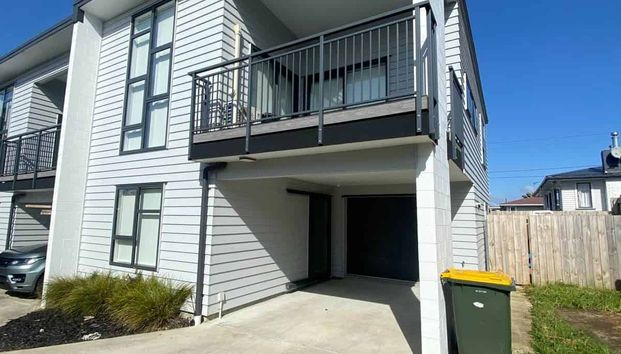 Beautifully Presented Townhouse - Photo 1