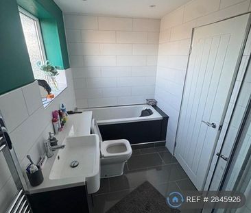 1 bedroom in a house share to rent - Photo 4