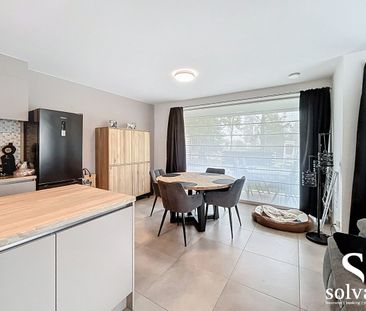 Ruim 2 slaapkamer appartement met tuin te centrum Knesselare! - Foto 5