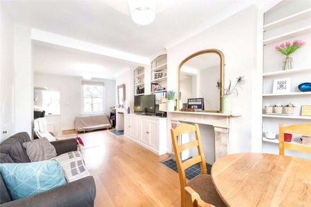 A bright three-bedroom upper maisonette with a private roof terrace and garden, nestled within a charming Victorian building in the heart of charming Caxton Village. - Photo 3