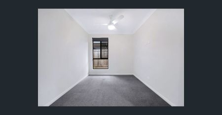 Modern 3 bedroom home with multiple living spaces in fantastic location! - Photo 5