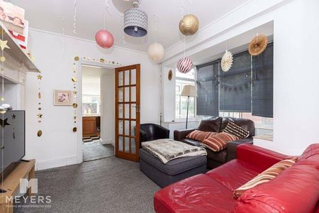 5 bedroom semi-detached house to rent - Photo 5