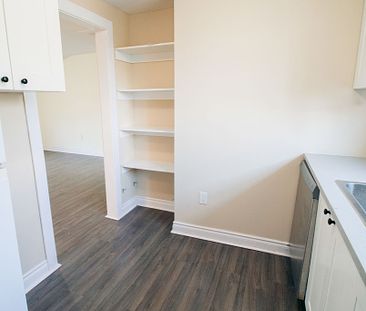 **BEAUTIFUL** 2 Bedroom Upper Unit in St. Catharines!! - Photo 2