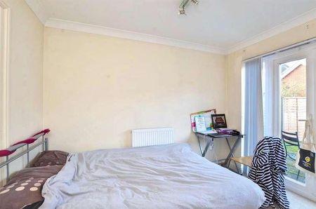 Earles Gardens, Norwich, NR4 - Photo 5