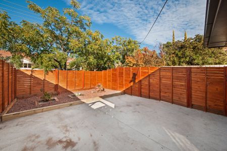 One bedroom with courtyard – close to Glen Huntly Road - Photo 3