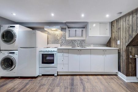 8 Davies Crescent #Lower - Photo 4