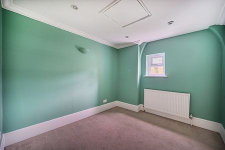 11 Claremont Gardens, Surbiton - 2 bedrooms Property for lettings - Seymours - Photo 3