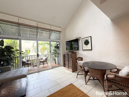 2 BEDROOM : 1 BATHROOM : FULLY FURNISHED : RESORT STYLE LIVING ON MACROSSAN ST - Photo 2