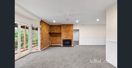 Space, Serenity and Sweeping Views - Photo 3