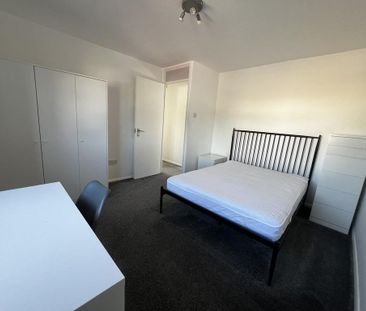 4 bedroom terraced house to rent - Photo 6