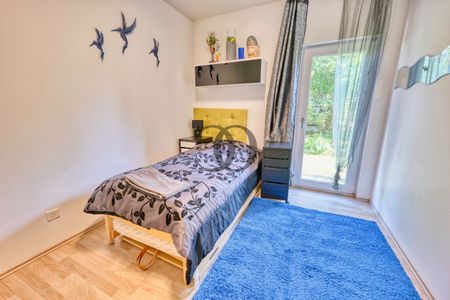 Superb family property with swimming pool - Photo 5