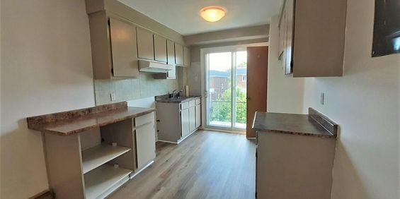 N-Rosemont Grand 4 1/2 Triplex 2e Étage près de tous les services - Photo 3