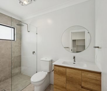 Brand New Luxury Home - Photo 3