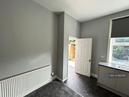 2 bedroom end of terrace house to rent - Photo 5