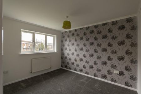 3 bedroom end of terrace house to rent - Photo 3