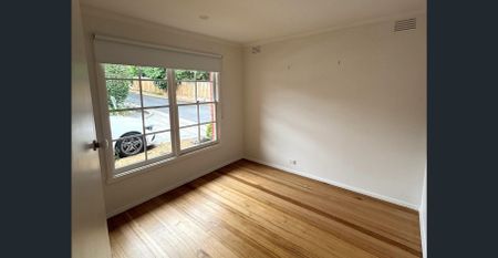 Peaceful, private and perfectly positioned - Photo 3