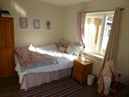 4 bedroom townhouse to rent - Photo 3