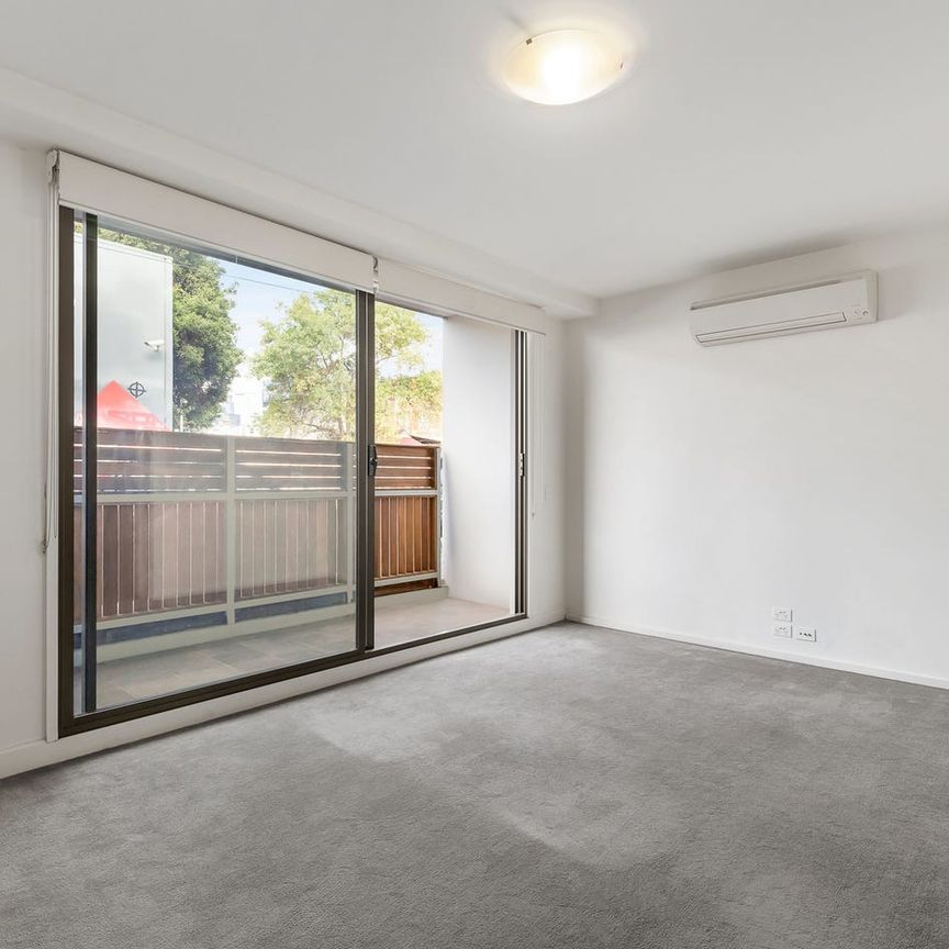 Live the Life in Fabulous Fitzroy! - Photo 1