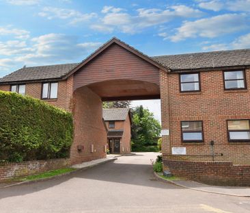 Harris Court, Liphook, GU30 - Photo 6