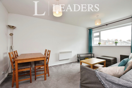 2 bedroom apartment to rent Apton Court, Apton Road, Bishops Stortford, CM23 - Photo 2