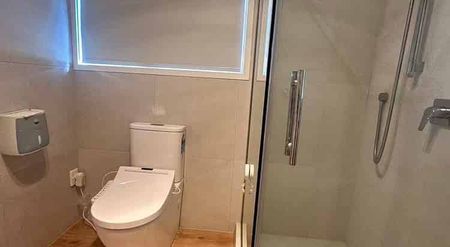 Large Sunny family home - Photo 4