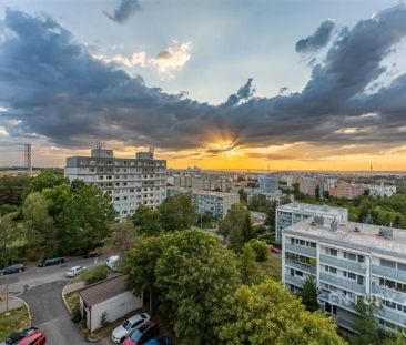 Útulný byt 3+kk s panoramatickým výhledem, výtahem a zaskleným balk... - Photo 3