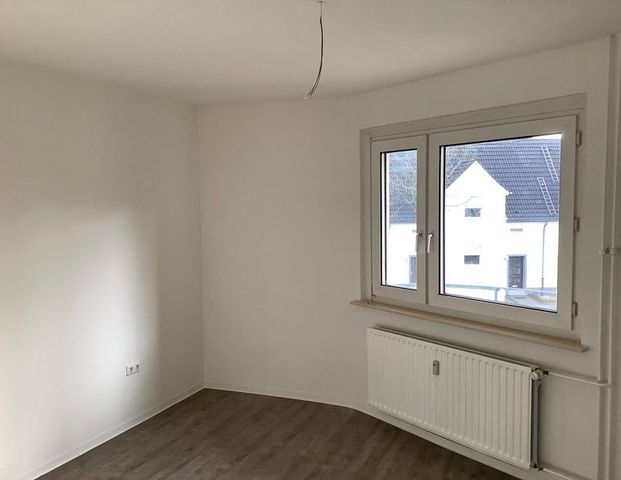 Neue Wohnung, neues Glück! Bezugsfertige 3 Zimmer-Wohnung mit Einbauküche - Photo 1