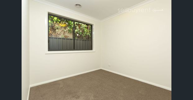 STYLISH CENTRAL TOWNHOUSE - Photo 1