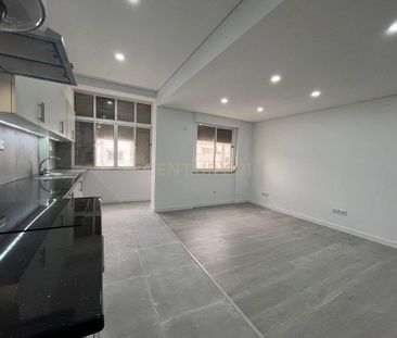 Falagueira-venda Nova, Lisbon - Photo 6