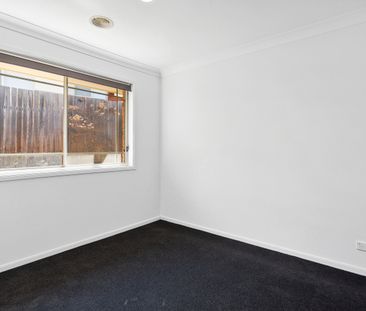 7 Stonehaven Circuit, Queanbeyan NSW 2620 - House For Rent | Domain - Photo 4