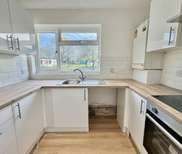 2 bedroom semi-detached bungalow to rent - Photo 2