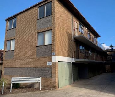 Charming Flat in Prime Location - Photo 3