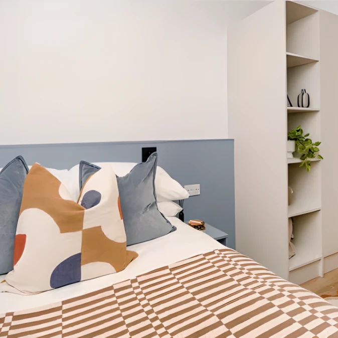 Premium 5 Bed Ensuite - Photo 1