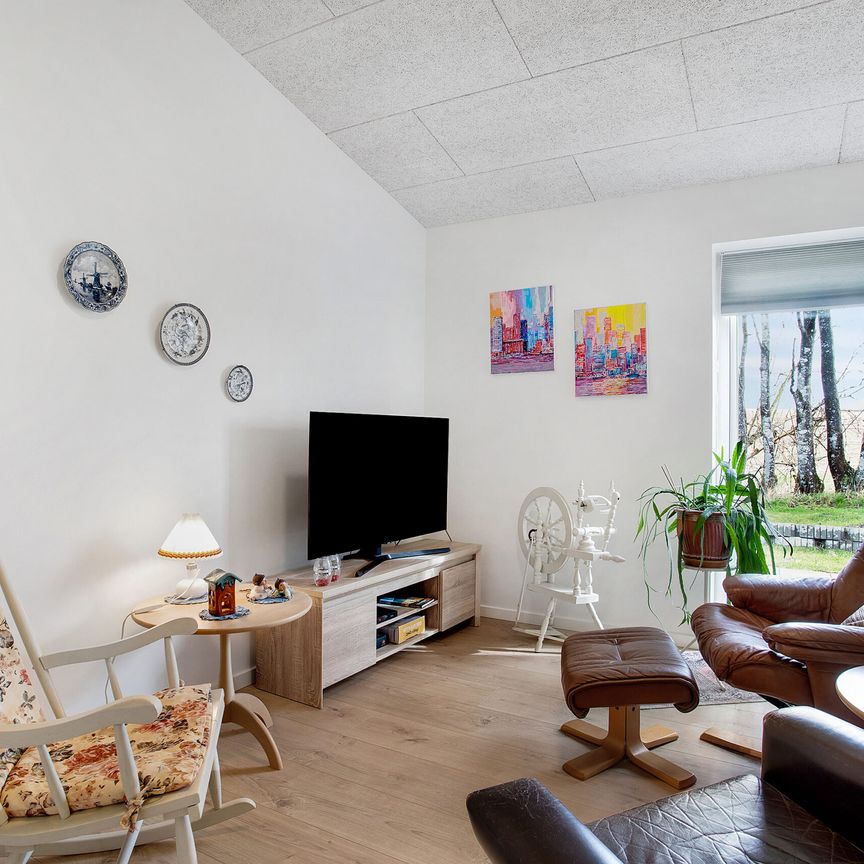 Indflytningsklart enderækkehus, med stort lyst køkken/alrum - Foto 1