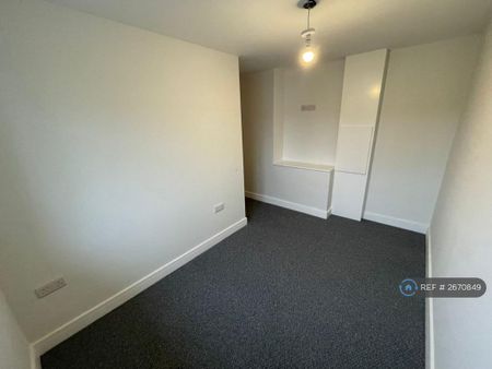 4 bedroom terraced house to rent - Photo 5