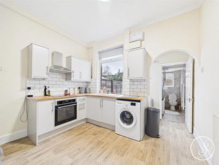 2 bedroom terraced house to rent - Photo 5