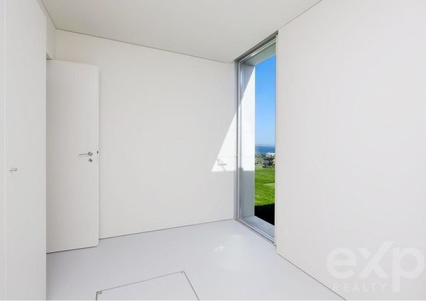 Moradia T5 para arrendamentoem Caxias Piscina  Imóvel  com possibilidade de  vir a ser mibilado .