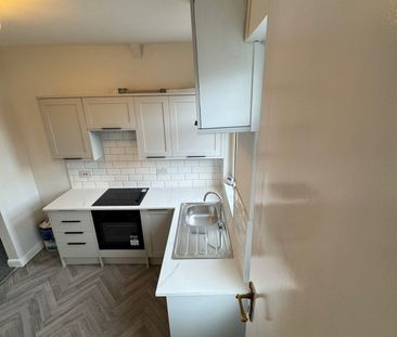 2 bed terraced house to rent Castle Street, Barnsley S70 - Photo 2