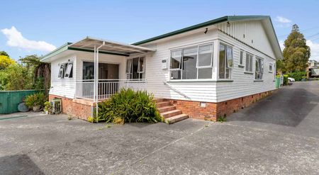 Four Bedroom home in Prime Location - Photo 4